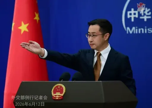 霍尔木兹海峡险遭无人机袭击，美军拦截后通道仍保持开放
